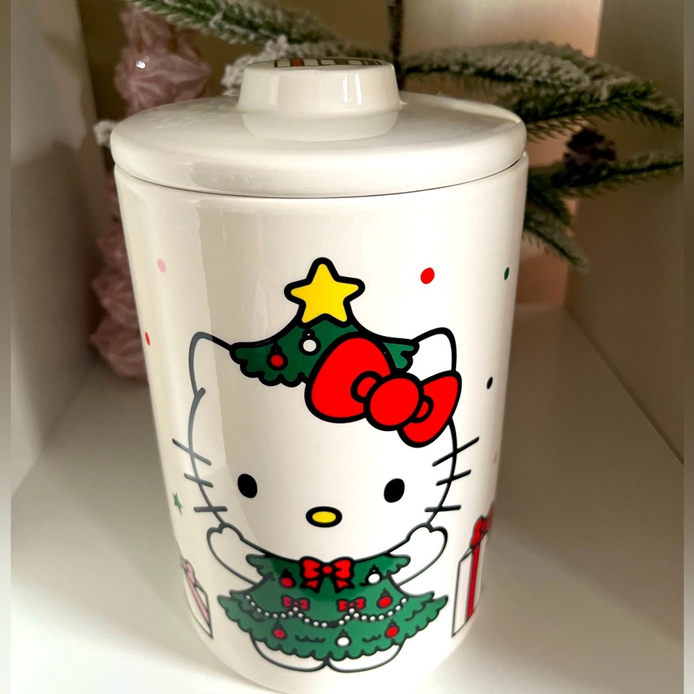 Hello Kitty 🌲 Christmas Canister.